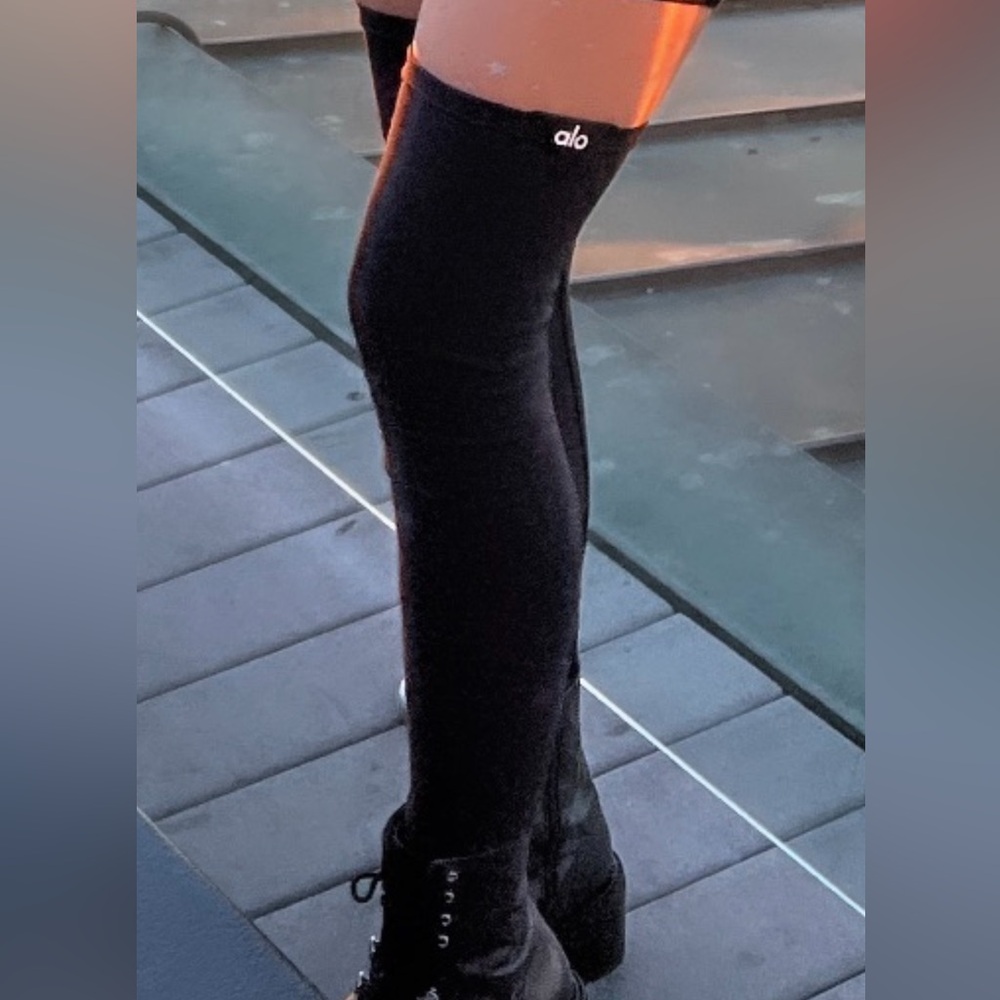 Alo Goddess leg warmers